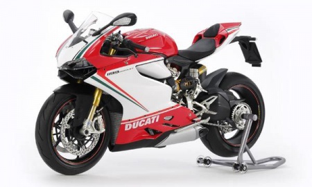 MOTOT DUCATI  1199 PANIGALE TRICOLORE TAMIYA 14132 A CONSTRUIRE COLLER SYRACOM MODELISME ESLETTES ROUEN NORMANDIE