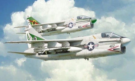 MAQUETTE ITALERI I1411 A-7E Corsair II AVION SYRACOM MODELISME ESLETTES ROUEN NORMANDIE