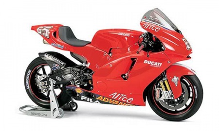 MOTO MAQUETTE DUCATI DESMOSEDICI ROUGE TAMIYA 14101 SYRACOM MODELISME ESLETTES