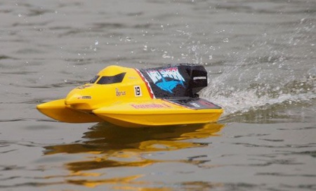 MAD SHARK MINI F1 BATEAU RADIOCOMMANDE JAUNE COURSE 8203 REQUIN BLEU SYRACOM MODELISME ESLETTES ROUEN NORMANDIE 