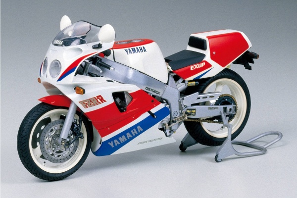 YAMAHA FZR750R OW01